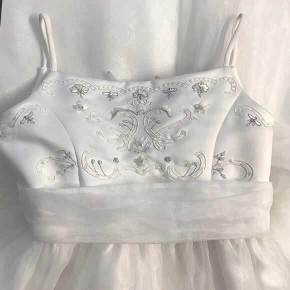 DAVIDS BRIDAL Flower Girl Dress with Crystal Beading and Appliqué NWT 6 - Picture 1 of 9